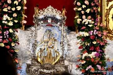 Máxima expectación en la bajada de la Virgen del Pino (Foto Antonio Alí)
